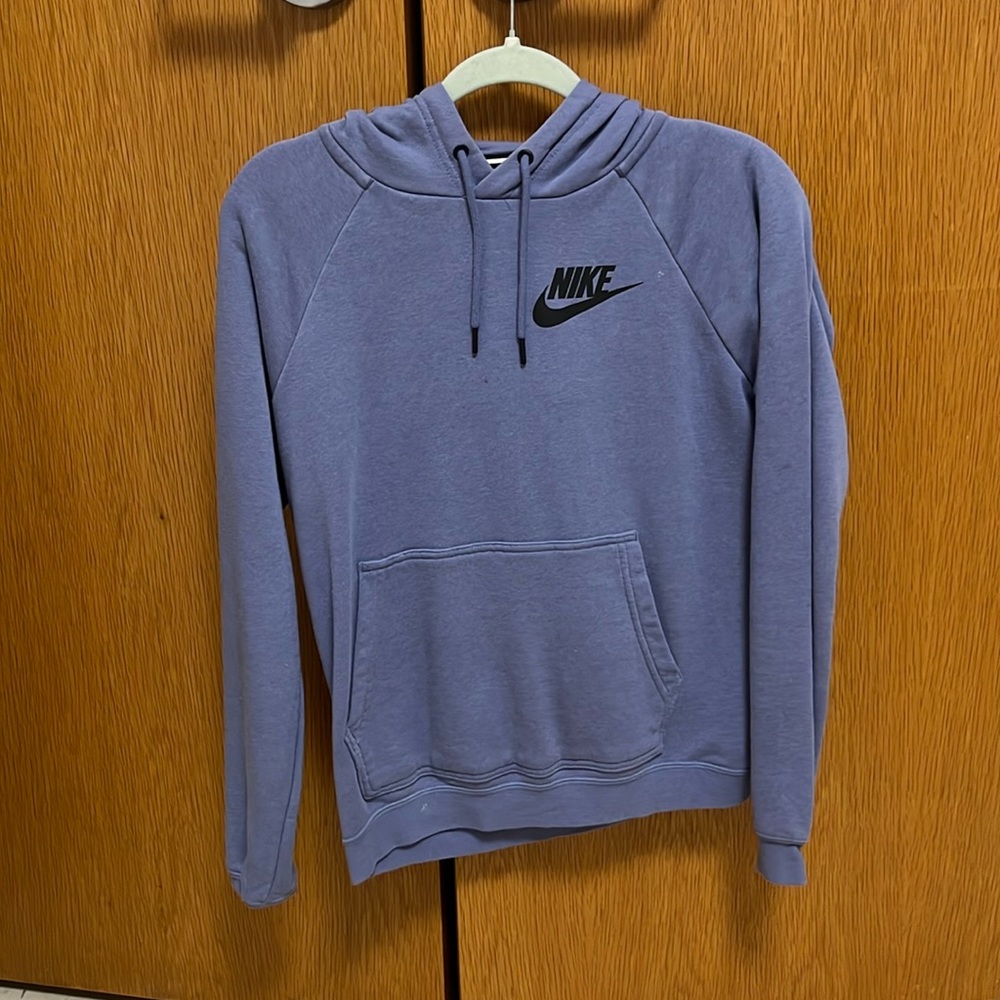 Small Nike Hoodie barely wore